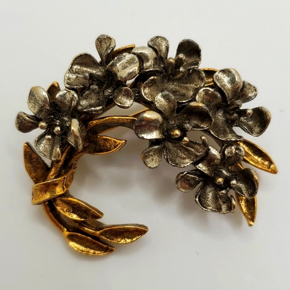 Vintage SIAM Damascene Brooch, Leaf Design, C-Clasp, Gold  Vintage Art c Midcentury Brooch